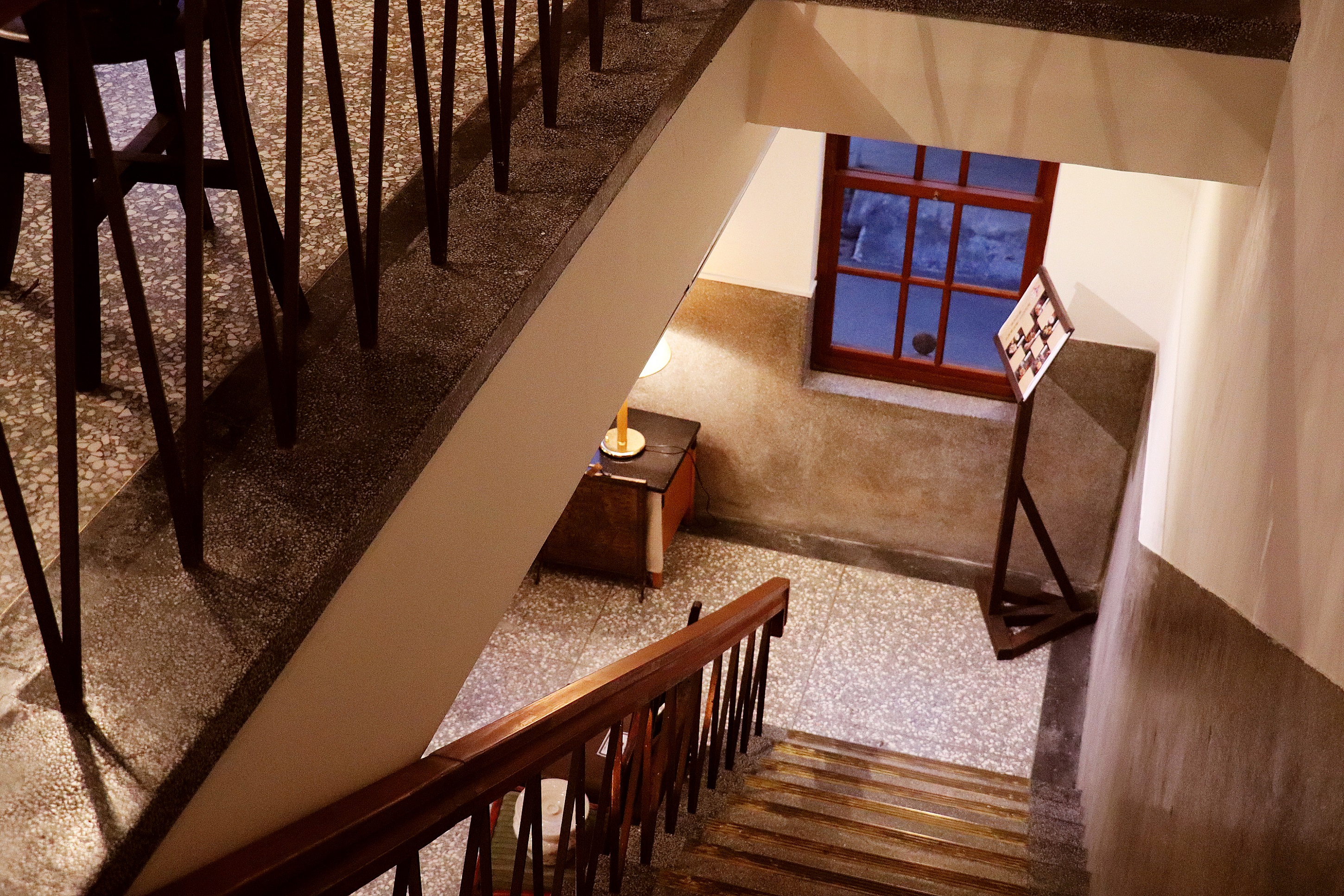 樓層間的階梯。