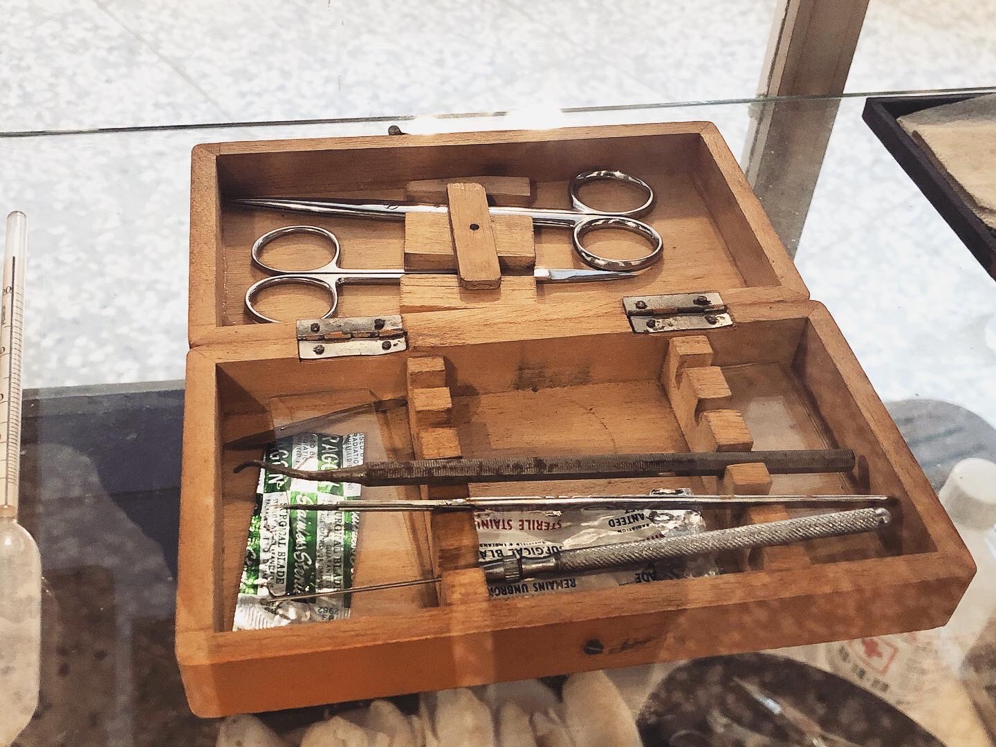 當時的放置看診工具的木盒