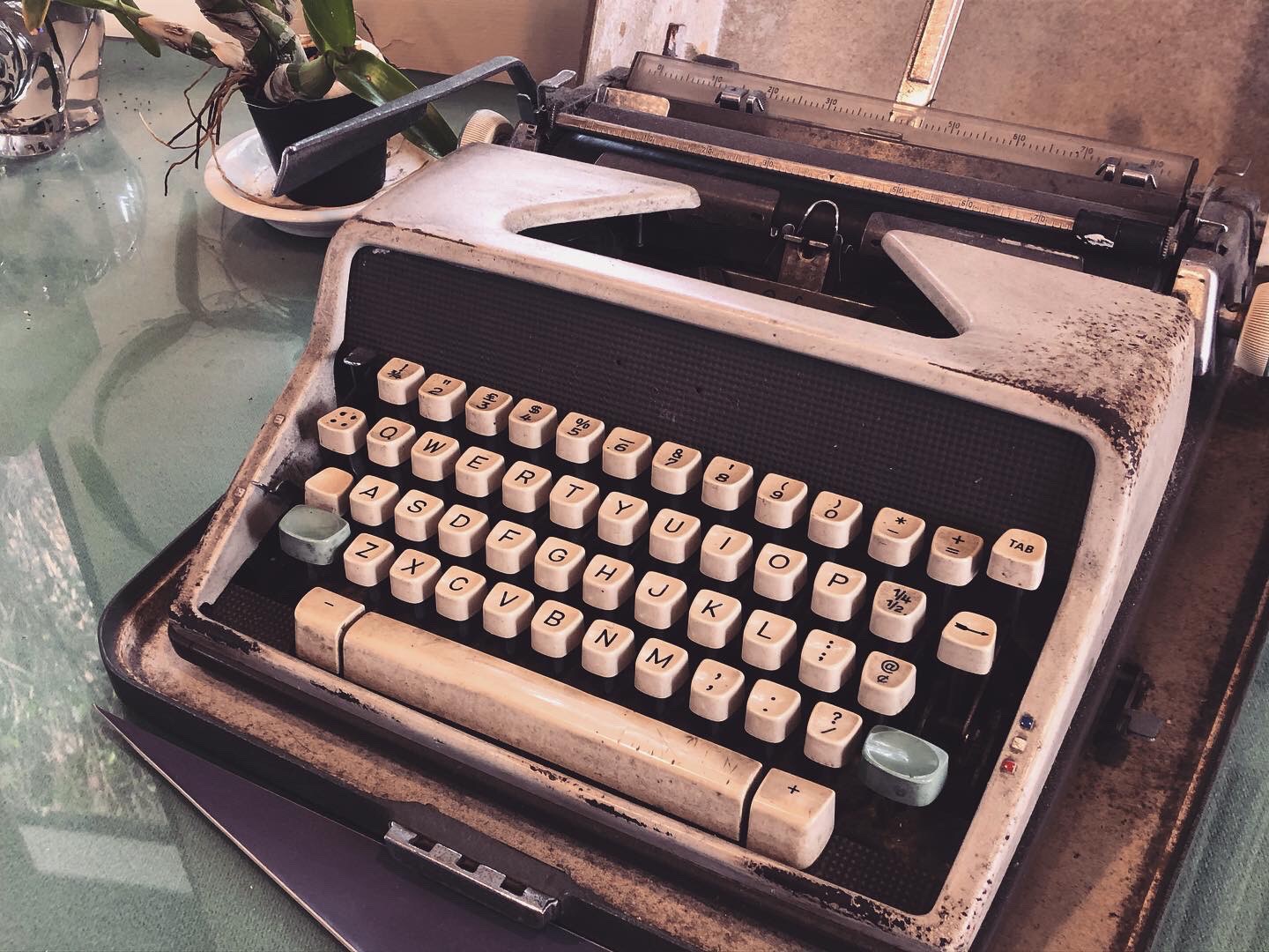 書桌上的打字機